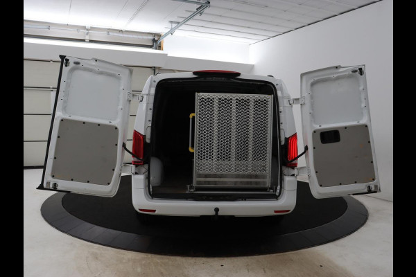 Mercedes-Benz Vito 114 CDI Extra Lang | Oprijplaat | Trekhaak | Camera | Stoelverwarming | 19'' | Cruise control | Bluetooth | Airco | 3-Persoons
