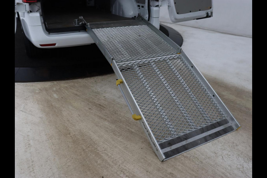 Mercedes-Benz Vito 114 CDI Extra Lang | Oprijplaat | Trekhaak | Camera | Stoelverwarming | 19'' | Cruise control | Bluetooth | Airco | 3-Persoons