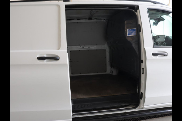 Mercedes-Benz Vito 114 CDI Extra Lang | Oprijplaat | Trekhaak | Camera | Stoelverwarming | 19'' | Cruise control | Bluetooth | Airco | 3-Persoons