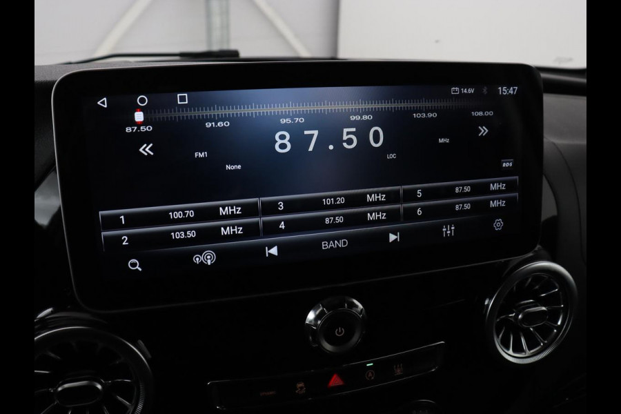 Mercedes-Benz Vito 114 CDI Extra Lang | Oprijplaat | Trekhaak | Camera | Stoelverwarming | 19'' | Cruise control | Bluetooth | Airco | 3-Persoons