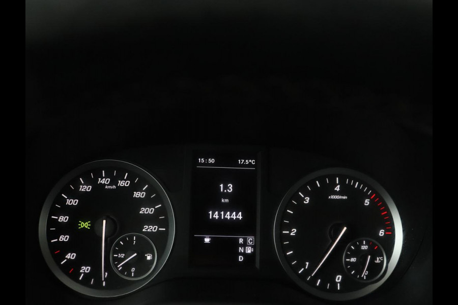 Mercedes-Benz Vito 114 CDI Extra Lang | Oprijplaat | Trekhaak | Camera | Stoelverwarming | 19'' | Cruise control | Bluetooth | Airco | 3-Persoons