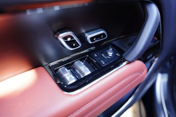 Land Rover Range Rover P 615 SV / Two-Tone Interieur / NL-Auto / BTW