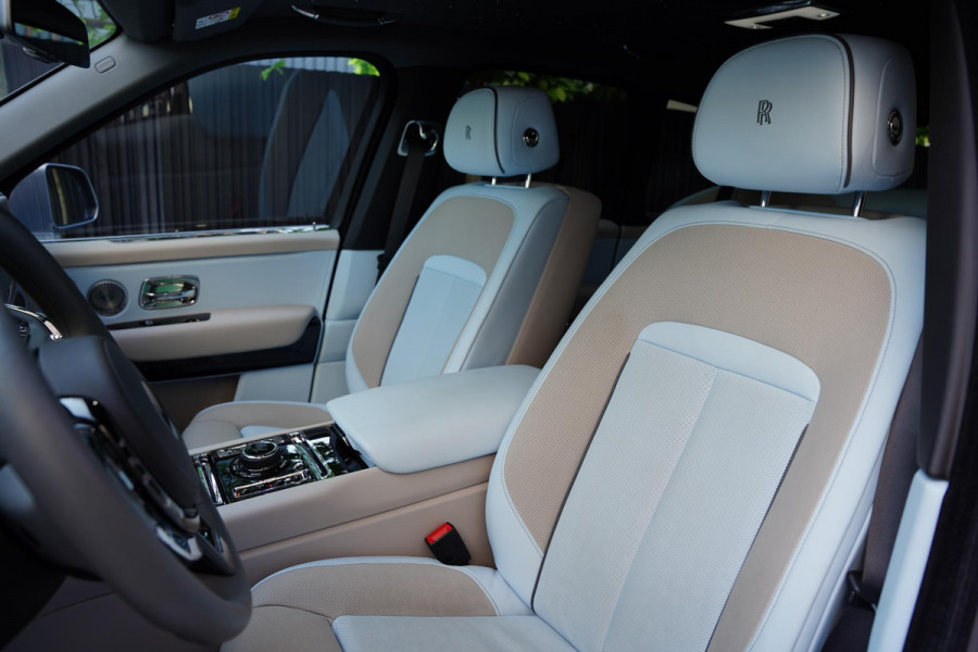 Rolls-Royce Cullinan 6.75 V12 / Bespoke Audio / Starlight / Twin-Coachline