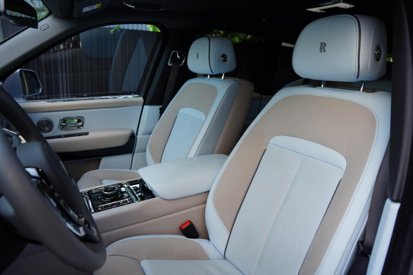 Rolls-Royce Cullinan 6.75 V12 / Bespoke Audio / Starlight / Twin-Coachline