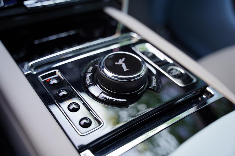 Rolls-Royce Cullinan 6.75 V12 / Bespoke Audio / Starlight / Twin-Coachline