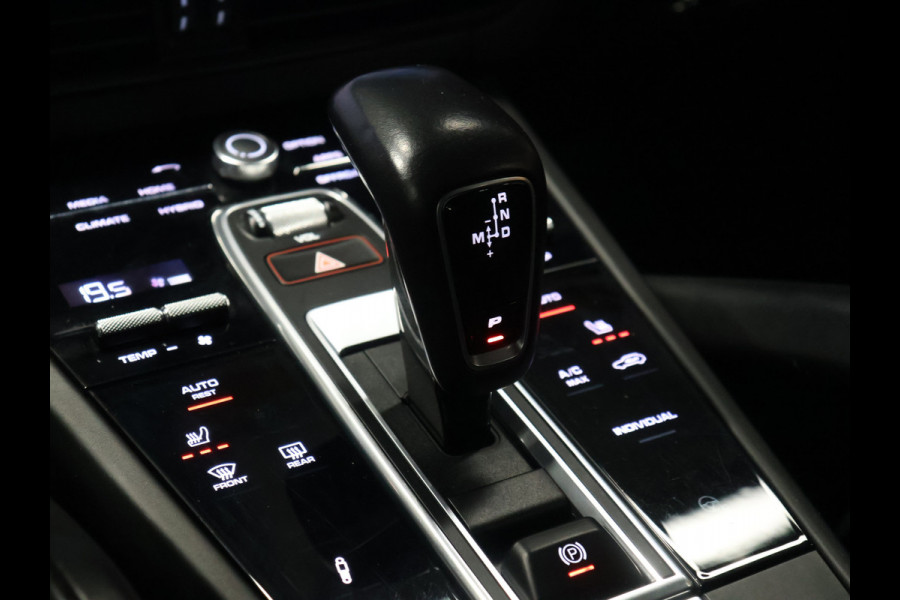 Porsche Cayenne 3.0 E-Hybrid TechArt [SCHUIFKANTELDAK, LUCHTVERING, SPORT CHRONO, APPLE CARPLAY, MEMORY SEATS, BOSE SOUND, KLEPPENSYSTEEM, SPORT DESIGN, PDLS+, STOELVERWARMING, CAMERA, CRUISE, CLIMATE, NIEUWSTAAT]