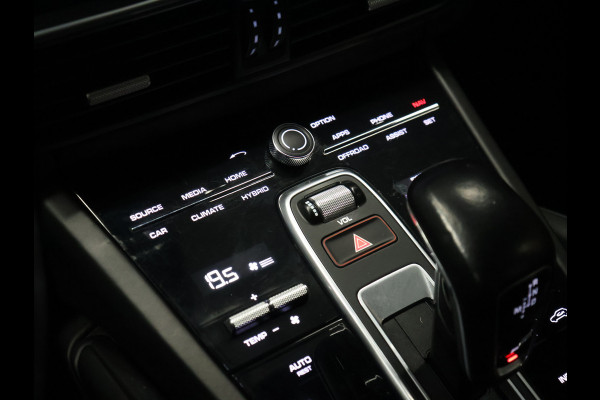 Porsche Cayenne 3.0 E-Hybrid TechArt [SCHUIFKANTELDAK, LUCHTVERING, SPORT CHRONO, APPLE CARPLAY, MEMORY SEATS, BOSE SOUND, KLEPPENSYSTEEM, SPORT DESIGN, PDLS+, STOELVERWARMING, CAMERA, CRUISE, CLIMATE, NIEUWSTAAT]