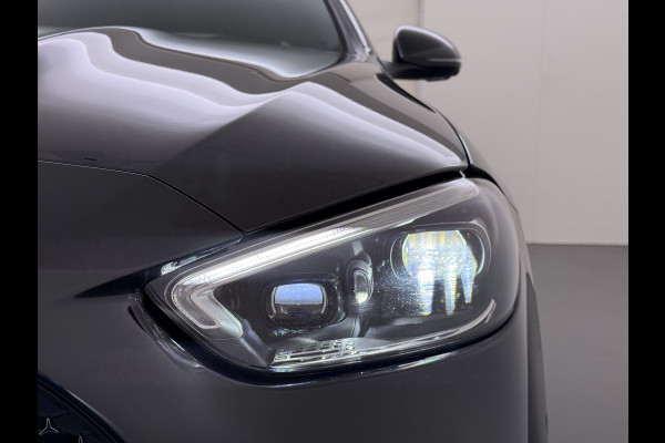 Mercedes-Benz C-Klasse 300e AMG // Trekhaak // Memory // 360 Camera // Keyless // Digital Light // Privacy Glass // Carplay