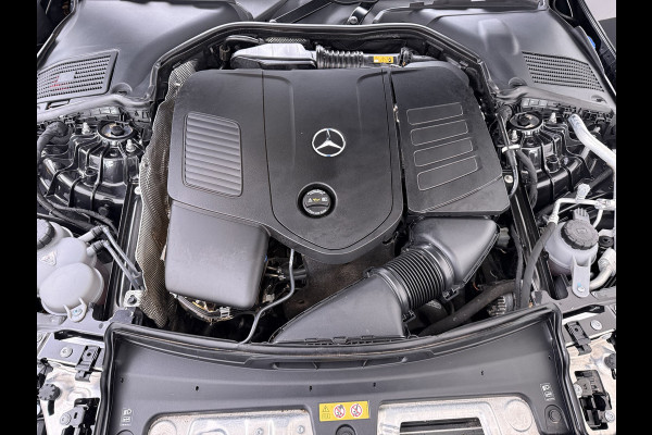 Mercedes-Benz C-Klasse 300e AMG // Trekhaak // Memory // 360 Camera // Keyless // Digital Light // Privacy Glass // Carplay