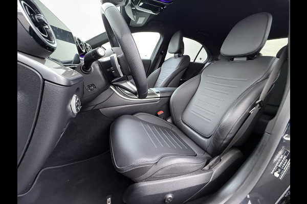 Mercedes-Benz C-Klasse 300e AMG // Trekhaak // Memory // 360 Camera // Keyless // Digital Light // Privacy Glass // Carplay