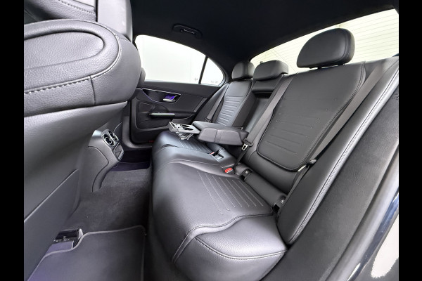 Mercedes-Benz C-Klasse 300e AMG // Trekhaak // Memory // 360 Camera // Keyless // Digital Light // Privacy Glass // Carplay