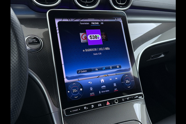 Mercedes-Benz C-Klasse 300e AMG // Trekhaak // Memory // 360 Camera // Keyless // Digital Light // Privacy Glass // Carplay