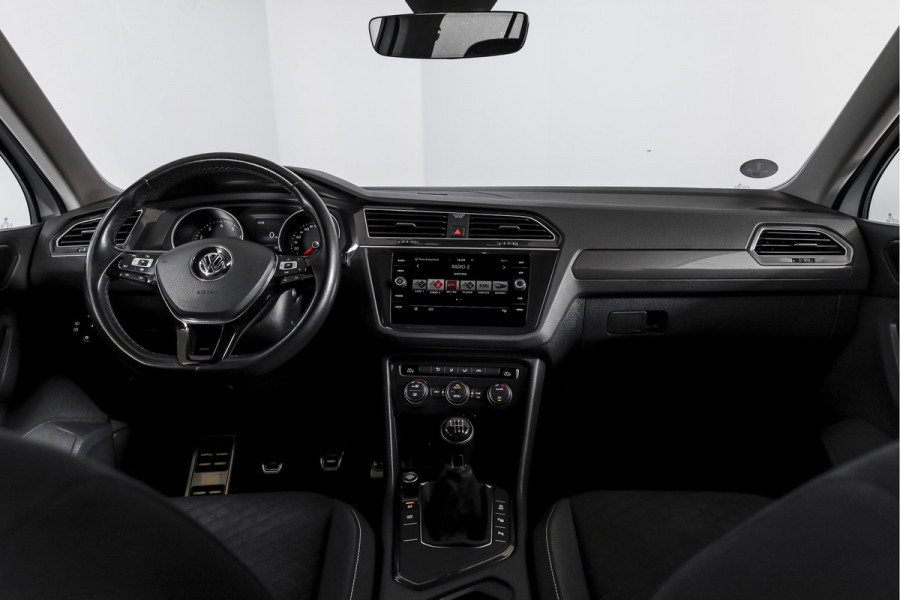 Volkswagen Tiguan 1.5 TSI ACT 150 PK Comfortline Business | Adapt. Cruise | PDC | Camera | NAV + App. Connect | ECC | Trekhaak | LM 17" |