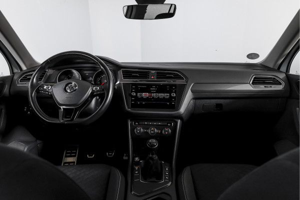 Volkswagen Tiguan 1.5 TSI ACT 150 PK Comfortline Business | Adapt. Cruise | PDC | Camera | NAV + App. Connect | ECC | Trekhaak | LM 17" |