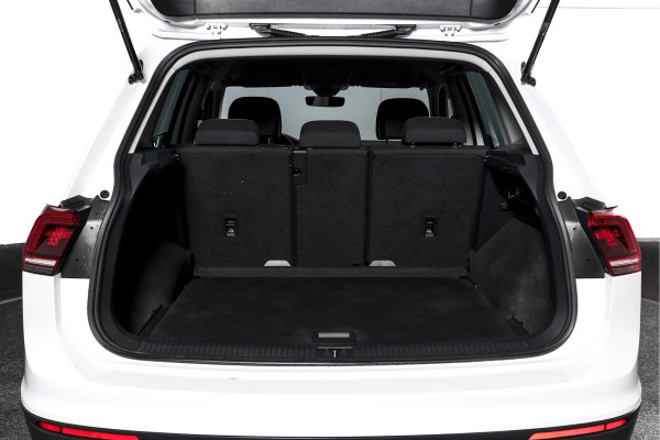 Volkswagen Tiguan 1.5 TSI ACT 150 PK Comfortline Business | Adapt. Cruise | PDC | Camera | NAV + App. Connect | ECC | Trekhaak | LM 17" |