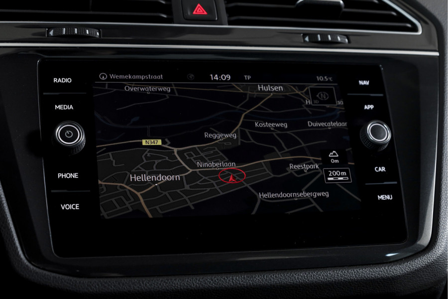 Volkswagen Tiguan 1.5 TSI ACT 150 PK Comfortline Business | Adapt. Cruise | PDC | Camera | NAV + App. Connect | ECC | Trekhaak | LM 17" |