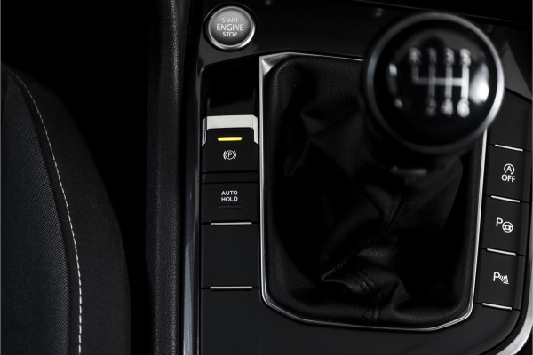 Volkswagen Tiguan 1.5 TSI ACT 150 PK Comfortline Business | Adapt. Cruise | PDC | Camera | NAV + App. Connect | ECC | Trekhaak | LM 17" |