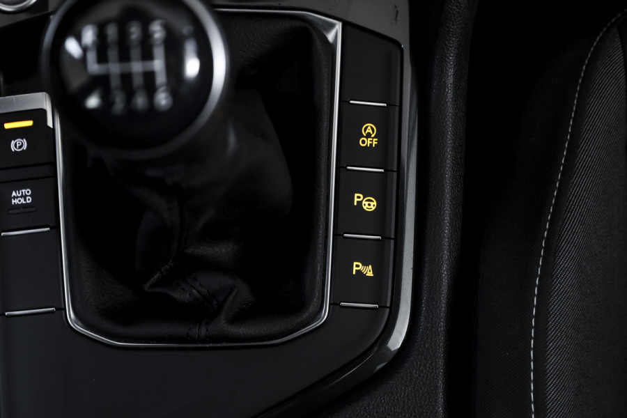 Volkswagen Tiguan 1.5 TSI ACT 150 PK Comfortline Business | Adapt. Cruise | PDC | Camera | NAV + App. Connect | ECC | Trekhaak | LM 17" |