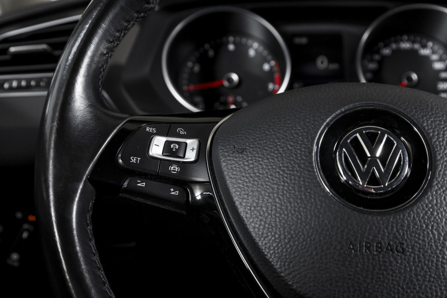 Volkswagen Tiguan 1.5 TSI ACT 150 PK Comfortline Business | Adapt. Cruise | PDC | Camera | NAV + App. Connect | ECC | Trekhaak | LM 17" |