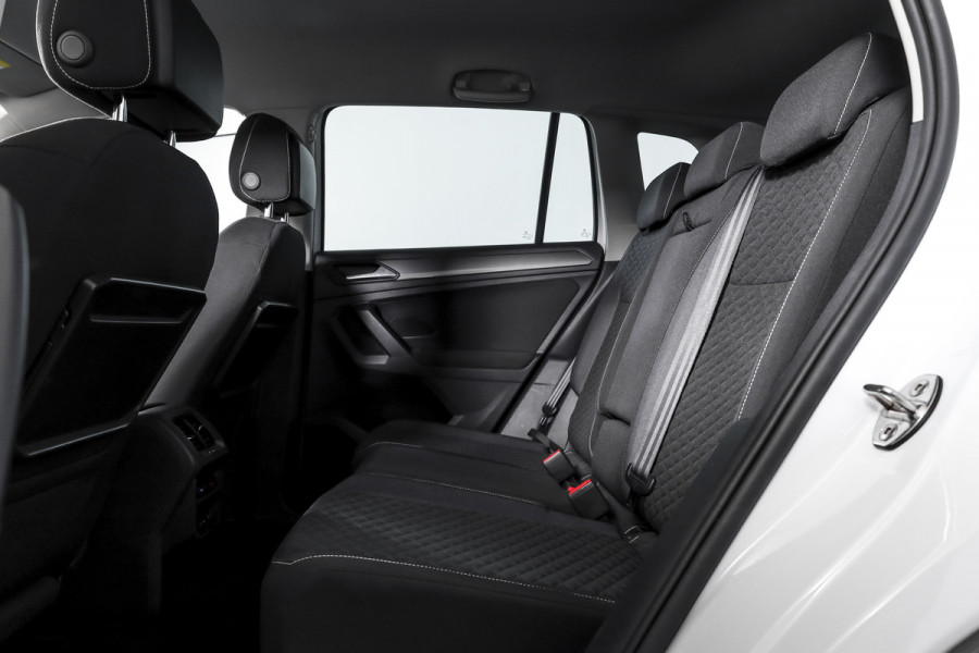 Volkswagen Tiguan 1.5 TSI ACT 150 PK Comfortline Business | Adapt. Cruise | PDC | Camera | NAV + App. Connect | ECC | Trekhaak | LM 17" |