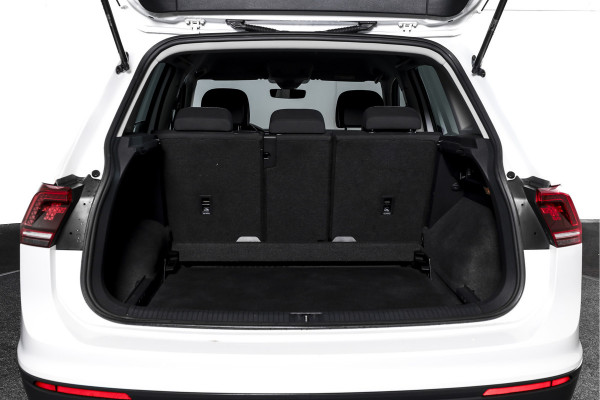 Volkswagen Tiguan 1.5 TSI ACT 150 PK Comfortline Business | Adapt. Cruise | PDC | Camera | NAV + App. Connect | ECC | Trekhaak | LM 17" |