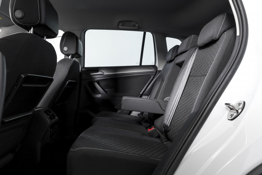Volkswagen Tiguan 1.5 TSI ACT 150 PK Comfortline Business | Adapt. Cruise | PDC | Camera | NAV + App. Connect | ECC | Trekhaak | LM 17" |