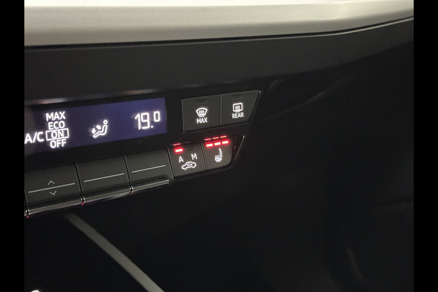 Audi Q4 e-tron 45 265pk Quattro RS-Leder | Uniek Interieur! | Sportstoelen | ACC | Sonos-Sound | Head-Up | 95% SOH | Sportstoelen | Keyless-Ent Memory | Groot Navi | Virtual-Cockpit | Getint Glas | 3-Zone Clima | Zwarte Hemel | LED | Carplay | Standkachel | Achteruitrij-Camera | Stoelverwarming |