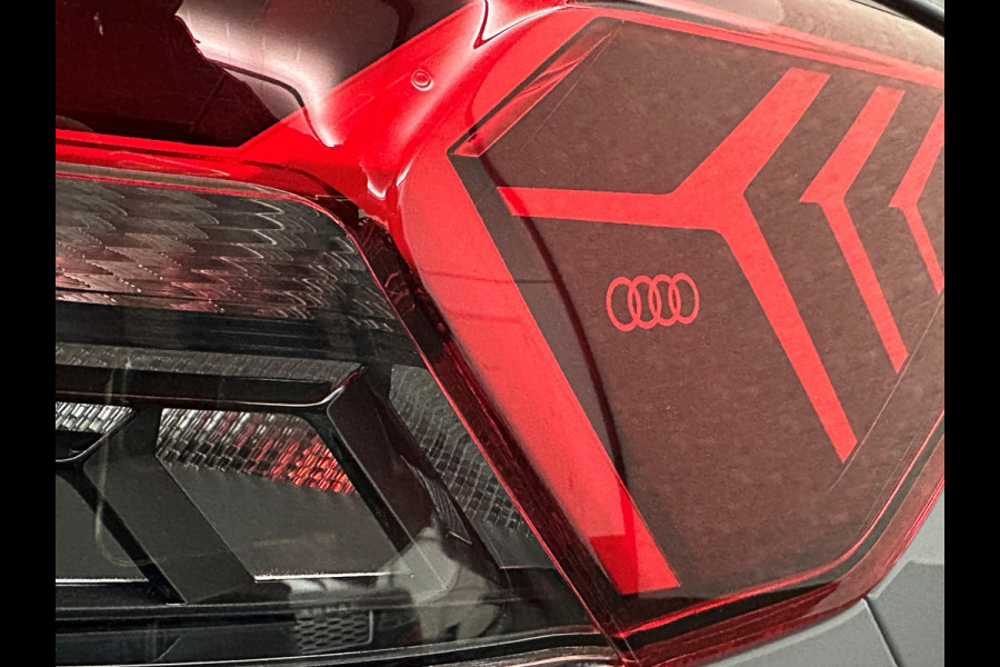 Audi Q4 e-tron 45 265pk Quattro RS-Leder | Uniek Interieur! | Sportstoelen | ACC | Sonos-Sound | Head-Up | 95% SOH | Sportstoelen | Keyless-Ent Memory | Groot Navi | Virtual-Cockpit | Getint Glas | 3-Zone Clima | Zwarte Hemel | LED | Carplay | Standkachel | Achteruitrij-Camera | Stoelverwarming |