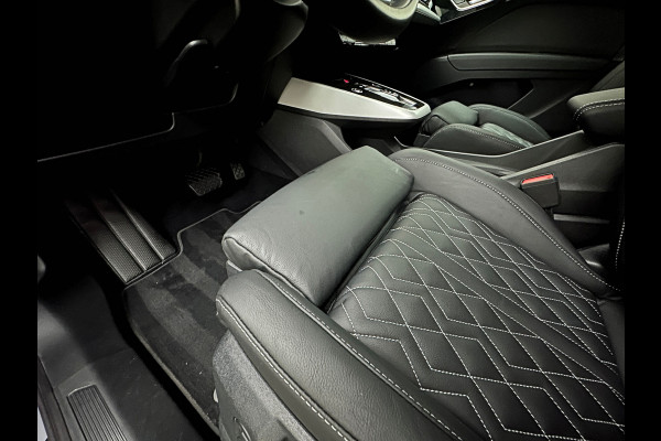 Audi Q4 e-tron 45 265pk Quattro RS-Leder | Uniek Interieur! | Sportstoelen | ACC | Sonos-Sound | Head-Up | 95% SOH | Sportstoelen | Keyless-Ent Memory | Groot Navi | Virtual-Cockpit | Getint Glas | 3-Zone Clima | Zwarte Hemel | LED | Carplay | Standkachel | Achteruitrij-Camera | Stoelverwarming |