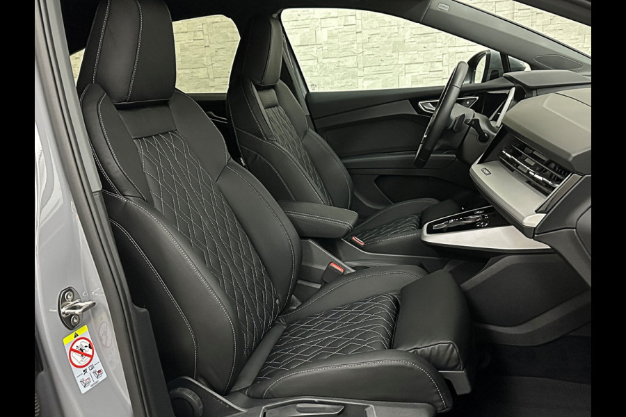 Audi Q4 e-tron 45 265pk Quattro RS-Leder | Uniek Interieur! | Sportstoelen | ACC | Sonos-Sound | Head-Up | 95% SOH | Sportstoelen | Keyless-Ent Memory | Groot Navi | Virtual-Cockpit | Getint Glas | 3-Zone Clima | Zwarte Hemel | LED | Carplay | Standkachel | Achteruitrij-Camera | Stoelverwarming |