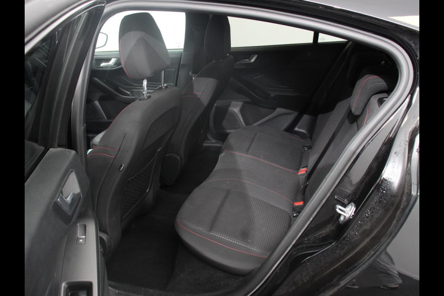 Ford Focus 1.0 EcoBoost Hybrid ST Line Business Navigatie Cruise Control Privacy Glass Parkeer sensoren