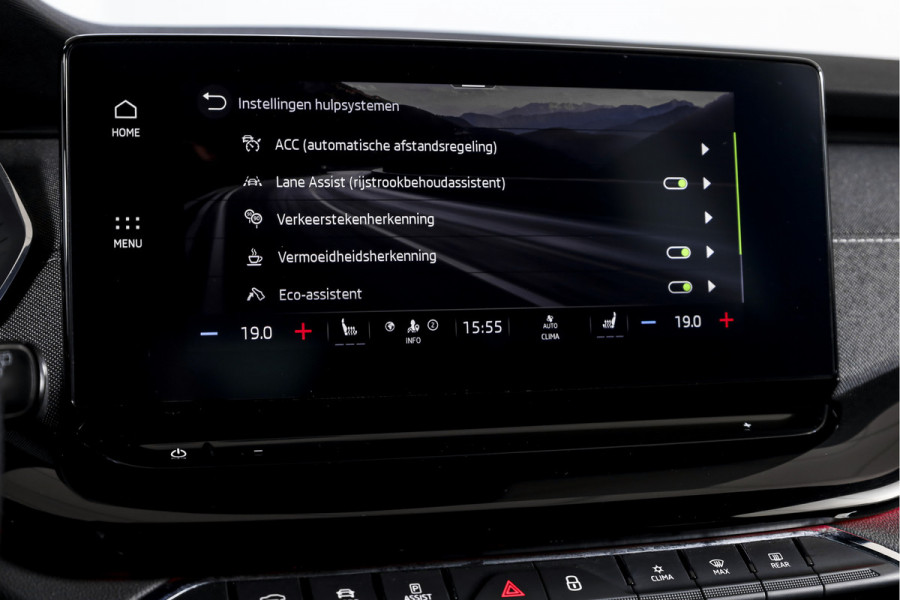Škoda Octavia Combi 1.5 e-TSI 150 PK Sport Business - Automaat | S/K-Panodak | Elek. Klep | Adapt. Cruise | Head-Up | Stoelverw. | PDC | Camera | NAV + App. Connect | ECC | Elek. Klep | LM 18" |
