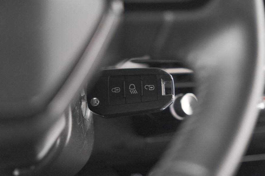 Peugeot 2008 PureTech 100 Allure | Apple Carplay | Parkeersensoren | Climate Control | Cruise Control