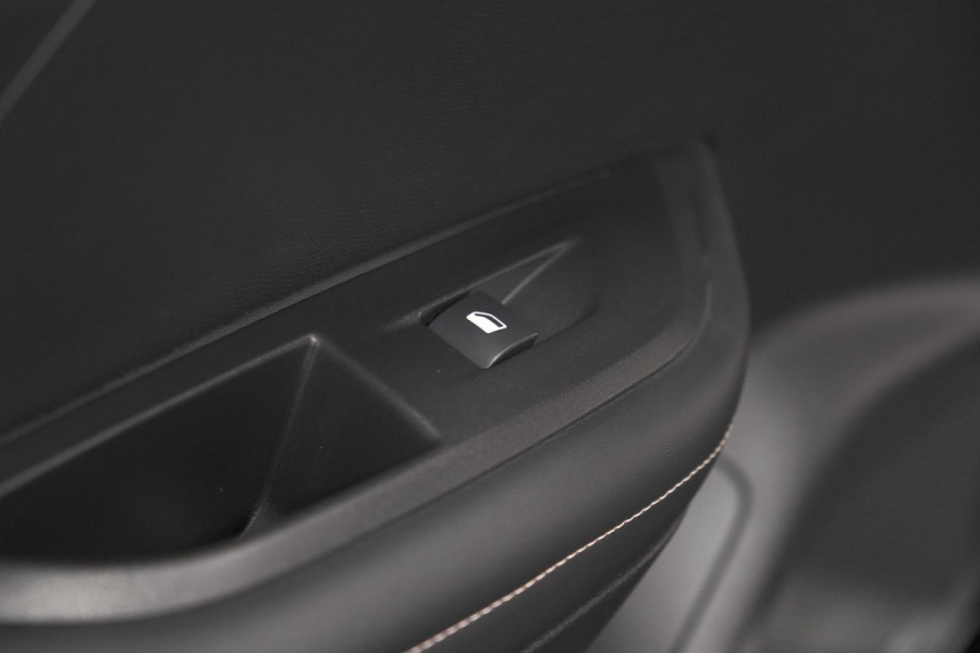 Peugeot 2008 PureTech 100 Allure | Apple Carplay | Parkeersensoren | Climate Control | Cruise Control