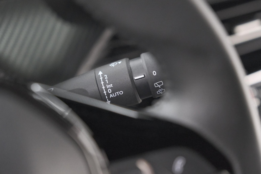 Peugeot 2008 PureTech 100 Allure | Apple Carplay | Parkeersensoren | Climate Control | Cruise Control
