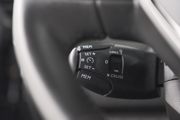 Peugeot 2008 PureTech 100 Allure | Apple Carplay | Parkeersensoren | Climate Control | Cruise Control