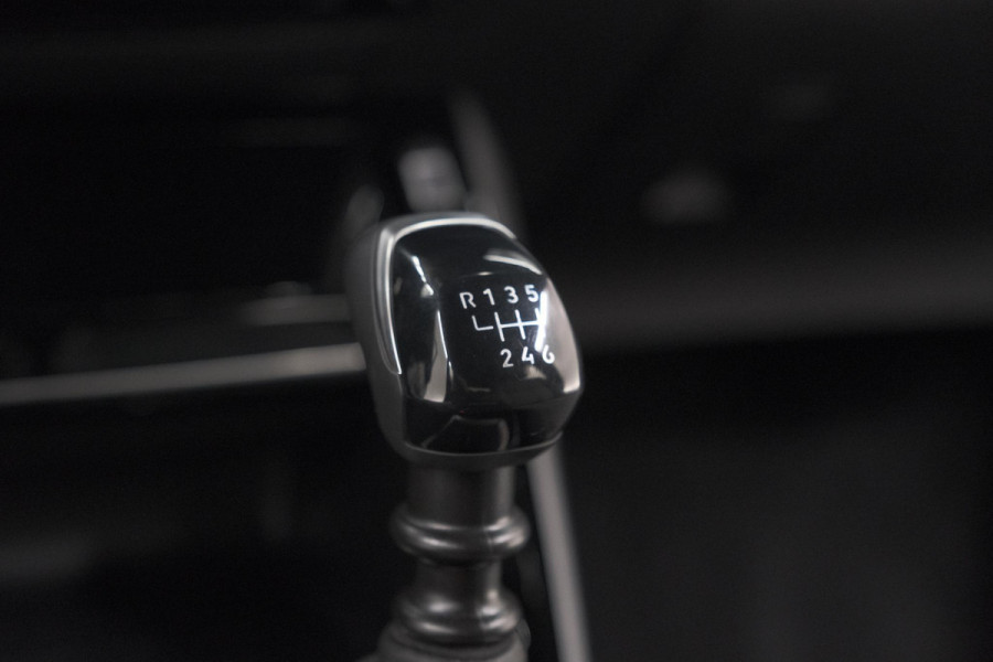 Peugeot 2008 PureTech 100 Allure | Apple Carplay | Parkeersensoren | Climate Control | Cruise Control