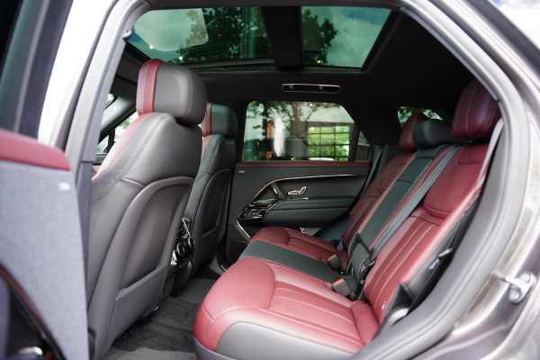 Land Rover Range Rover Sport P460e Dynamic HSE / Deep Garnet / Panoramadak / Elek. Trekhaak