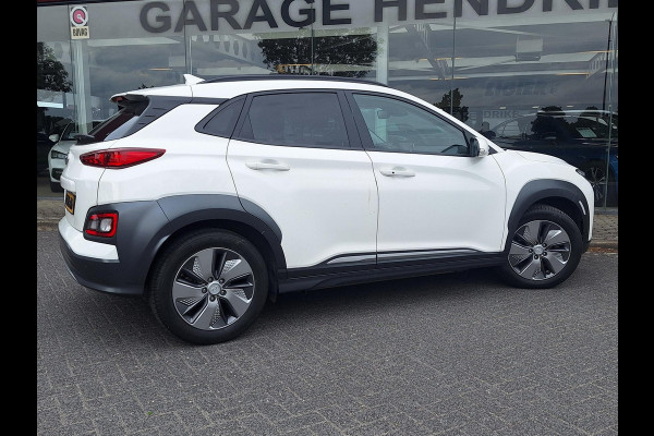 Hyundai Kona EV Premium 64 kWh | SOH: nnb | Warmtepomp | Lage km-stand | Leder | HUD | Blindspot | Full LED |