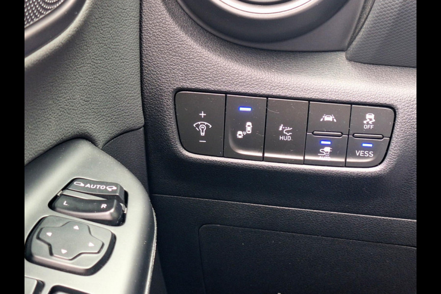 Hyundai Kona EV Premium 64 kWh | SOH: nnb | Warmtepomp | Lage km-stand | Leder | HUD | Blindspot | Full LED |