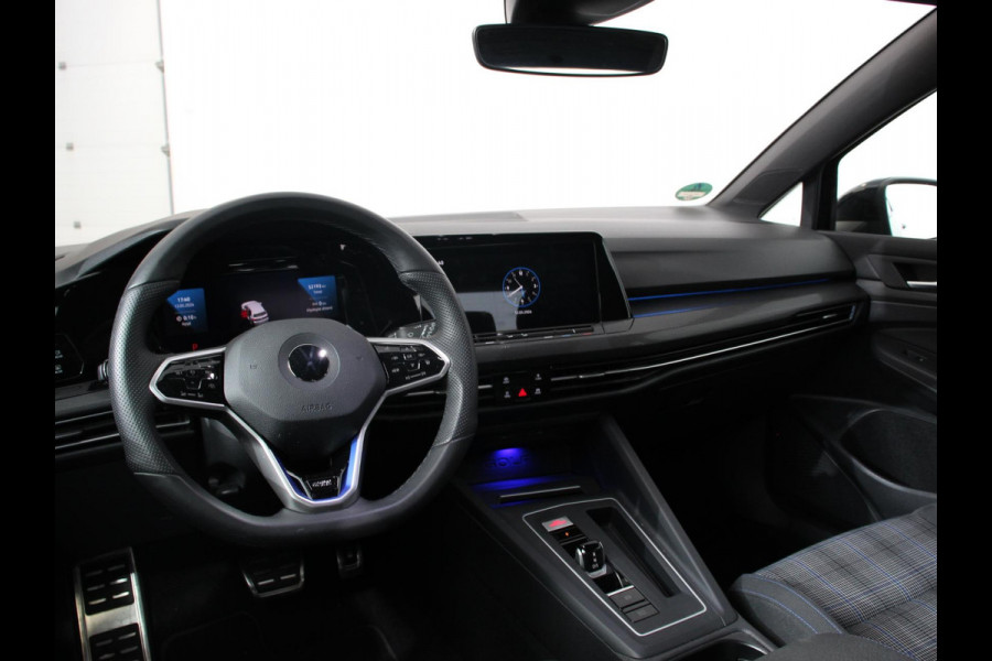 Volkswagen Golf 1.4 eHybrid GTE Automaat Climate Control Adaptieve Cruise Control Digitale Cockpit Sfeerverlichting Stuurwielverwarming Navigatie Apple Carplay/Android Stoelverwarming Achteruitkijk camera