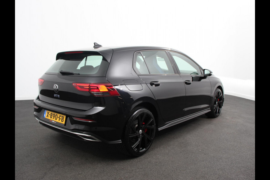 Volkswagen Golf 1.4 eHybrid GTE Automaat Climate Control Adaptieve Cruise Control Digitale Cockpit Sfeerverlichting Stuurwielverwarming Navigatie Apple Carplay/Android Stoelverwarming Achteruitkijk camera
