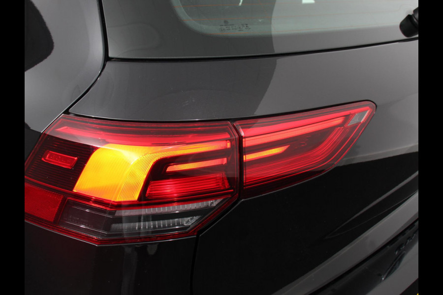 Volkswagen Golf 1.4 eHybrid GTE Automaat Climate Control Adaptieve Cruise Control Digitale Cockpit Sfeerverlichting Stuurwielverwarming Navigatie Apple Carplay/Android Stoelverwarming Achteruitkijk camera