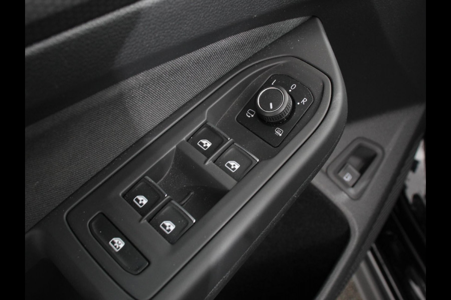 Volkswagen Golf 1.4 eHybrid GTE Automaat Climate Control Adaptieve Cruise Control Digitale Cockpit Sfeerverlichting Stuurwielverwarming Navigatie Apple Carplay/Android Stoelverwarming Achteruitkijk camera
