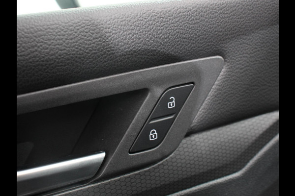 Volkswagen Golf 1.4 eHybrid GTE Automaat Climate Control Adaptieve Cruise Control Digitale Cockpit Sfeerverlichting Stuurwielverwarming Navigatie Apple Carplay/Android Stoelverwarming Achteruitkijk camera