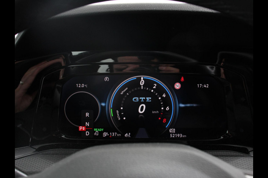 Volkswagen Golf 1.4 eHybrid GTE Automaat Climate Control Adaptieve Cruise Control Digitale Cockpit Sfeerverlichting Stuurwielverwarming Navigatie Apple Carplay/Android Stoelverwarming Achteruitkijk camera