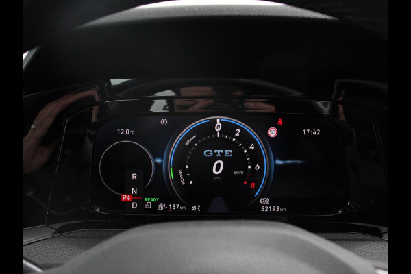 Volkswagen Golf 1.4 eHybrid GTE Automaat Climate Control Adaptieve Cruise Control Digitale Cockpit Sfeerverlichting Stuurwielverwarming Navigatie Apple Carplay/Android Stoelverwarming Achteruitkijk camera