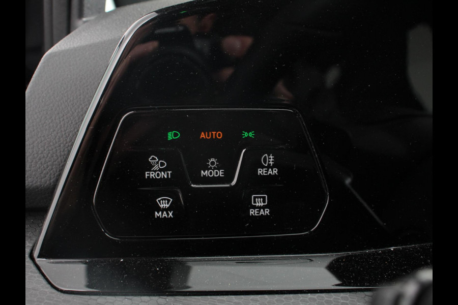 Volkswagen Golf 1.4 eHybrid GTE Automaat Climate Control Adaptieve Cruise Control Digitale Cockpit Sfeerverlichting Stuurwielverwarming Navigatie Apple Carplay/Android Stoelverwarming Achteruitkijk camera