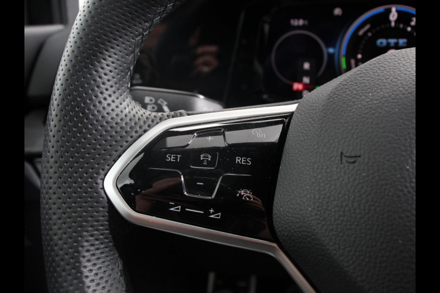 Volkswagen Golf 1.4 eHybrid GTE Automaat Climate Control Adaptieve Cruise Control Digitale Cockpit Sfeerverlichting Stuurwielverwarming Navigatie Apple Carplay/Android Stoelverwarming Achteruitkijk camera