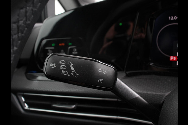 Volkswagen Golf 1.4 eHybrid GTE Automaat Climate Control Adaptieve Cruise Control Digitale Cockpit Sfeerverlichting Stuurwielverwarming Navigatie Apple Carplay/Android Stoelverwarming Achteruitkijk camera